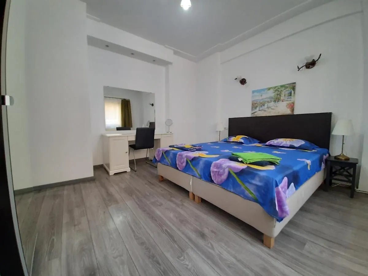 Four Rooms Apartment Central Bucharest 0*,  Romania