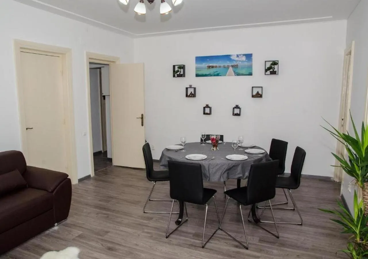 Four Rooms Apartment Central Bucharest