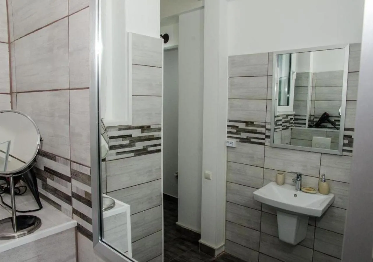 Four Rooms Apartment Central Bucarest