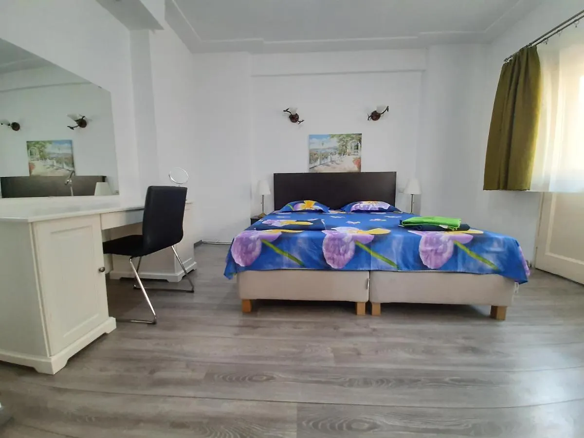 Four Rooms Apartment Central Bucharest