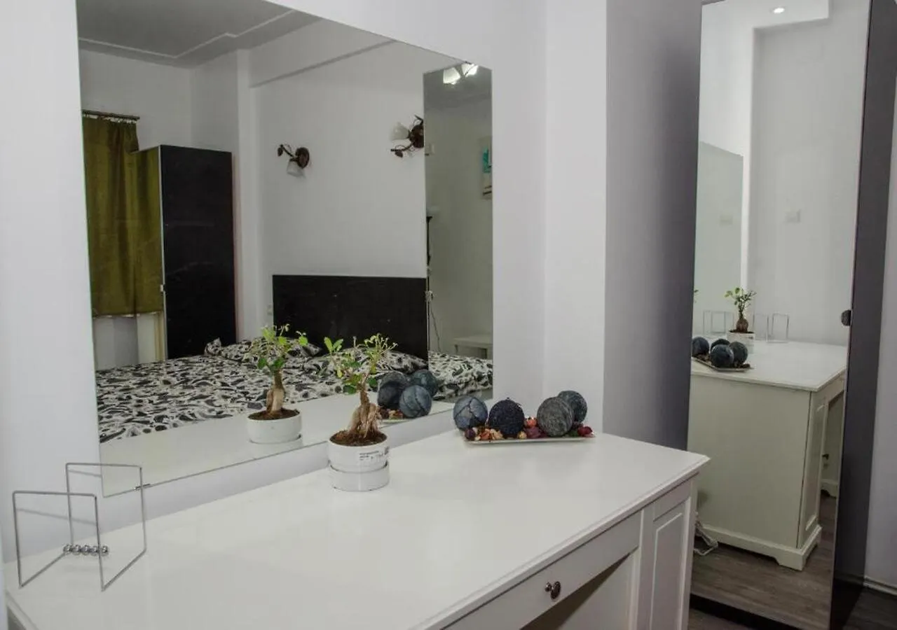 Four Rooms Apartment Central Bucharest Romania